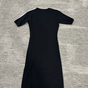 Short sleeve comfortable active small dress.